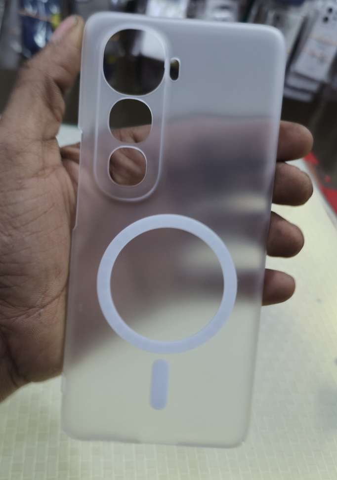 MR BROTHERS Vivo Y400 Pro Magnetic Back Cover - Image 4