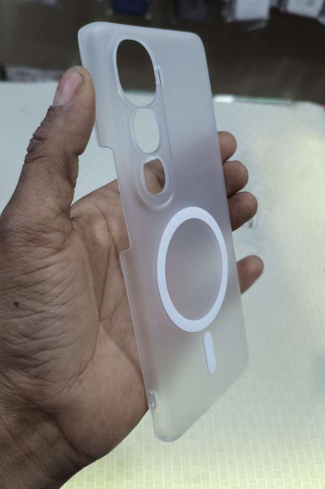MR BROTHERS Vivo Y400 Pro Magnetic Back Cover - Image 3