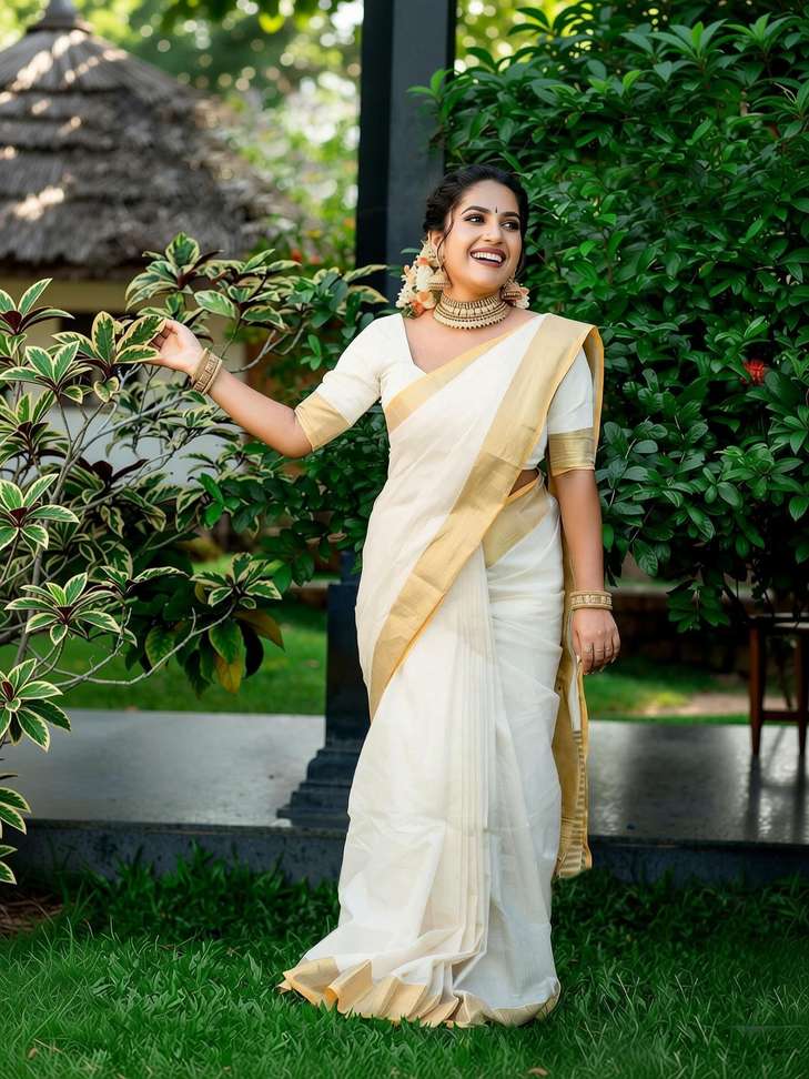 Lyamay Solid Self Design Kasavu Pure Cotton Saree Unstitched Blouse