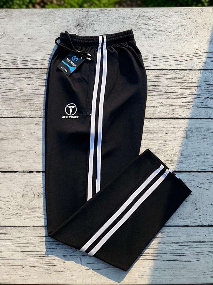 One Trackfit Solid Men Black Track Pants – 76% Off, Lowest Price ₹210