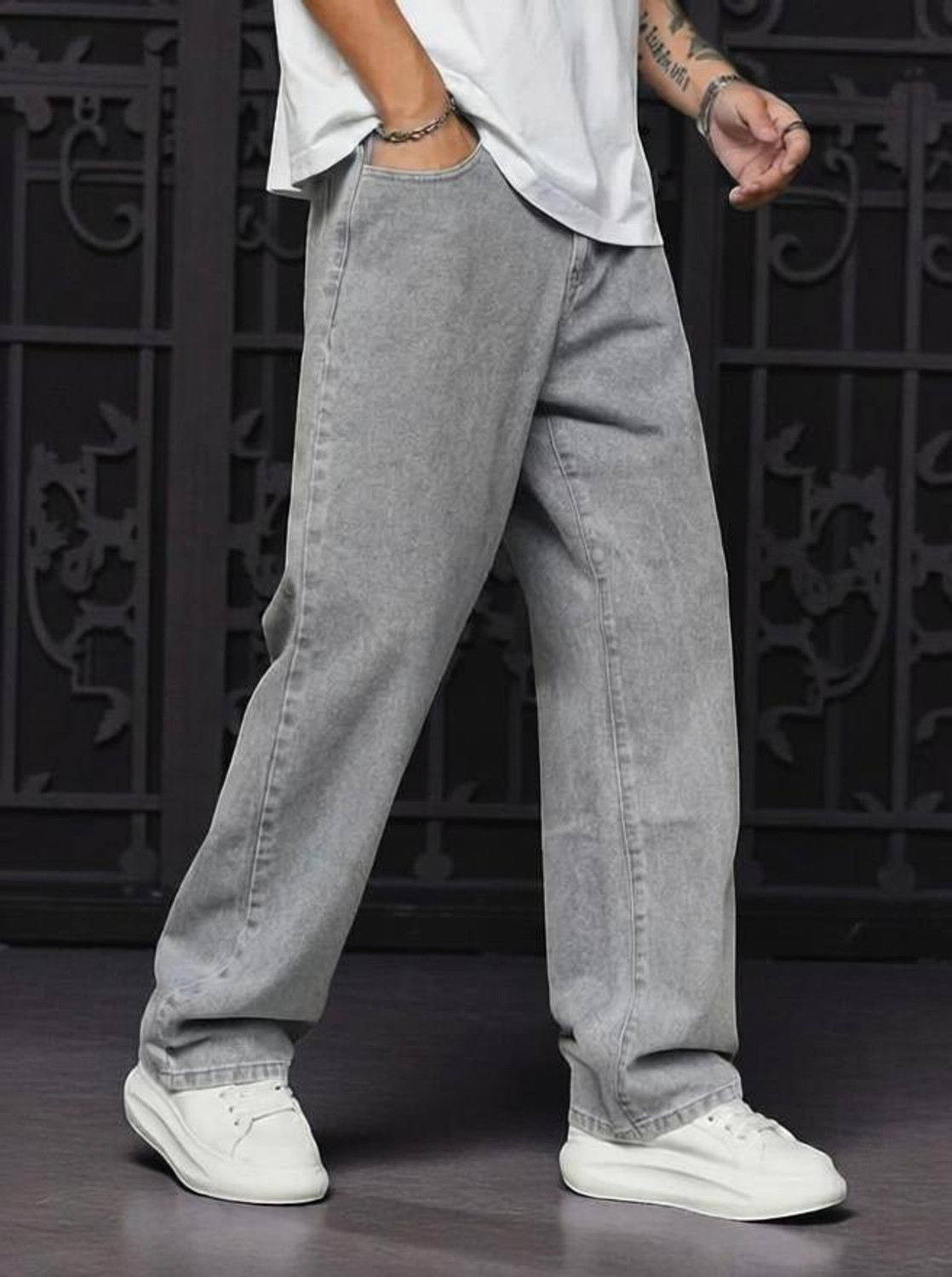 DEYLIGHT Men Loose Fit Mid Rise Grey Jeans - Image 1