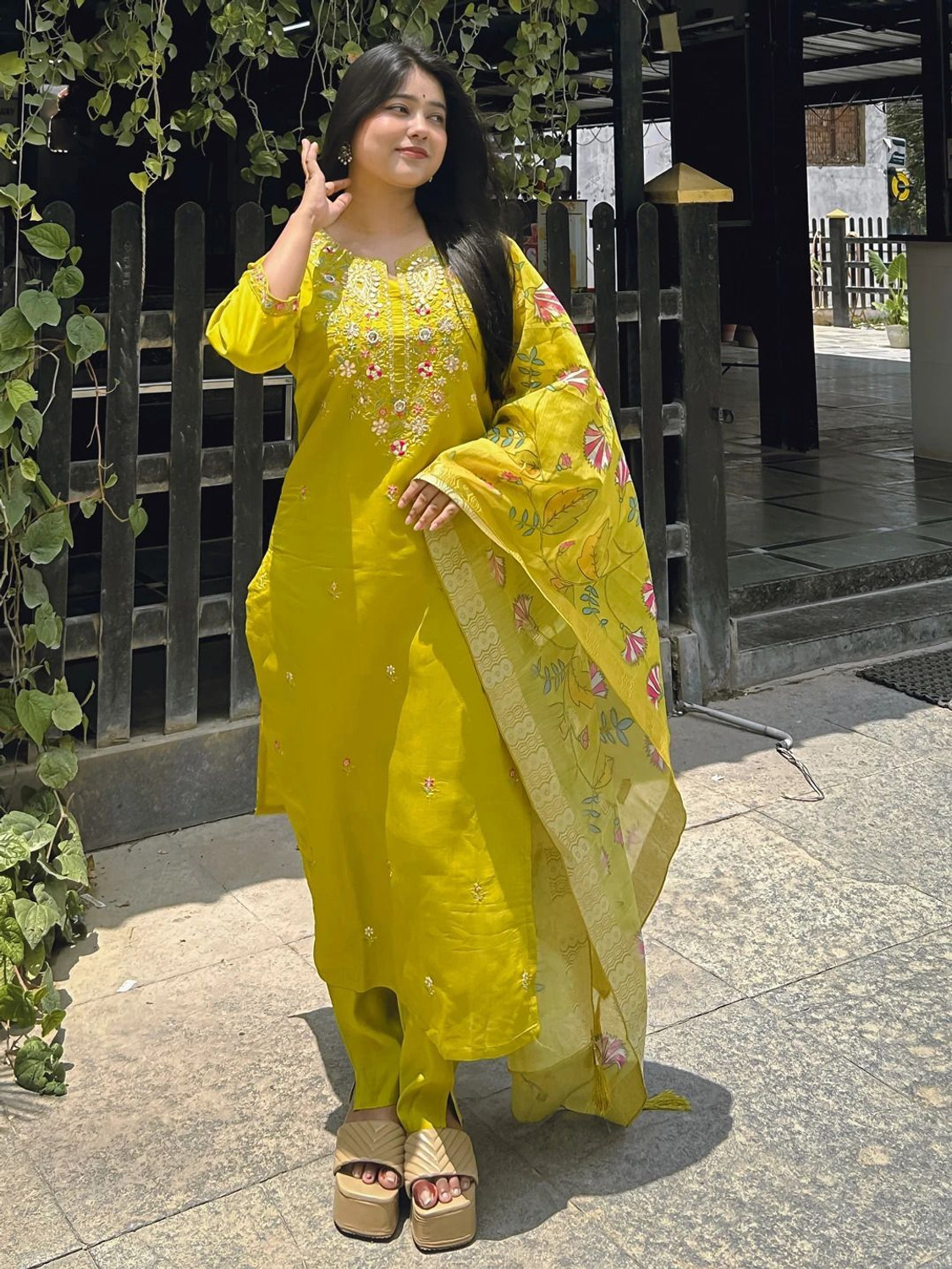 VredeVogel Embroidered Kurta Set with Dupatta - Image 1