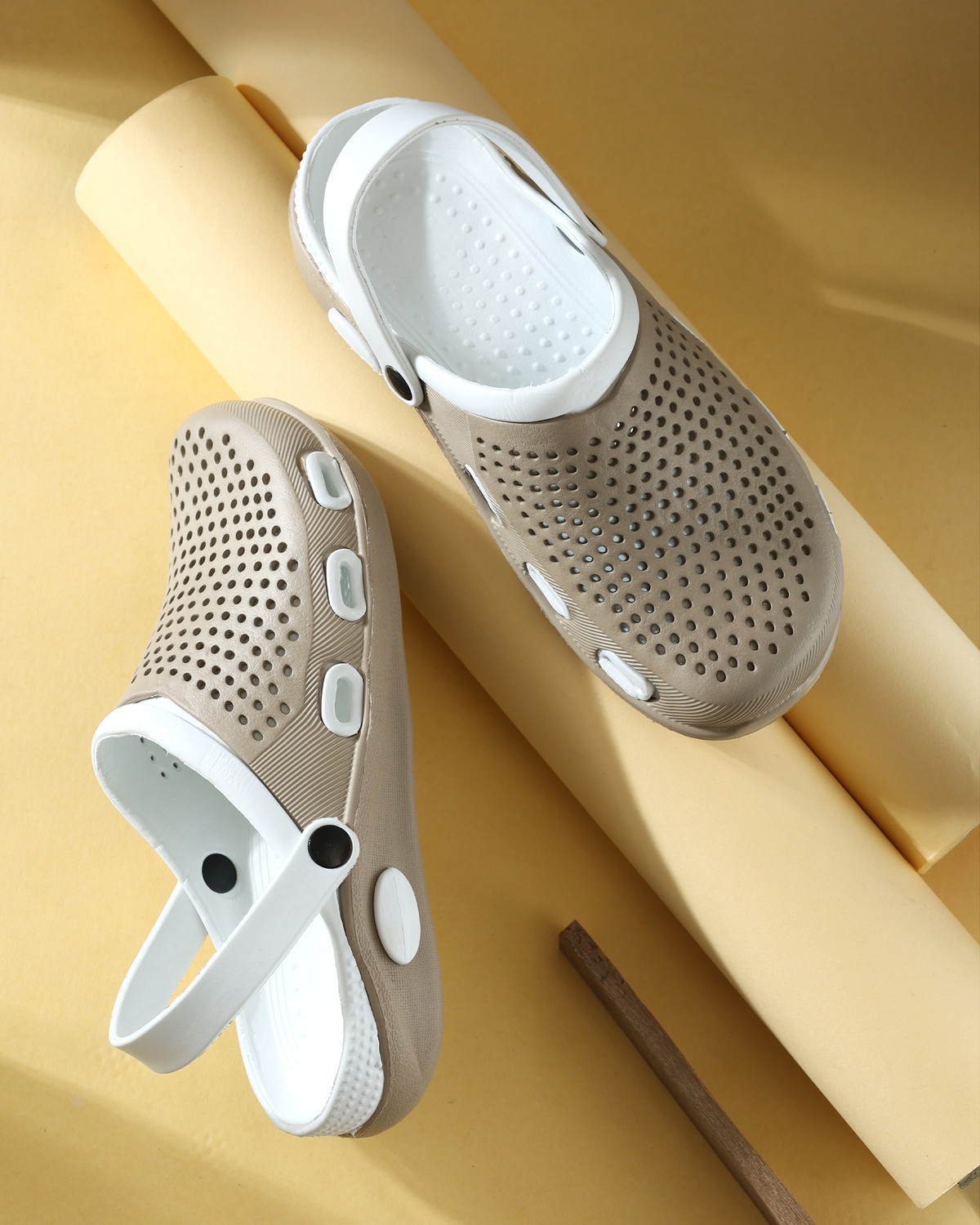 Arvok Men Clogs Sandal Beige Size 8 - Image 1