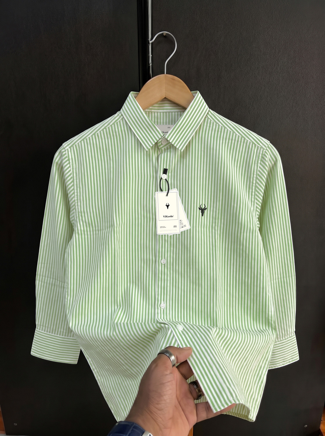 vdlooks Men Regular Fit Striped Spread Collar Casual Shirt - Image 1