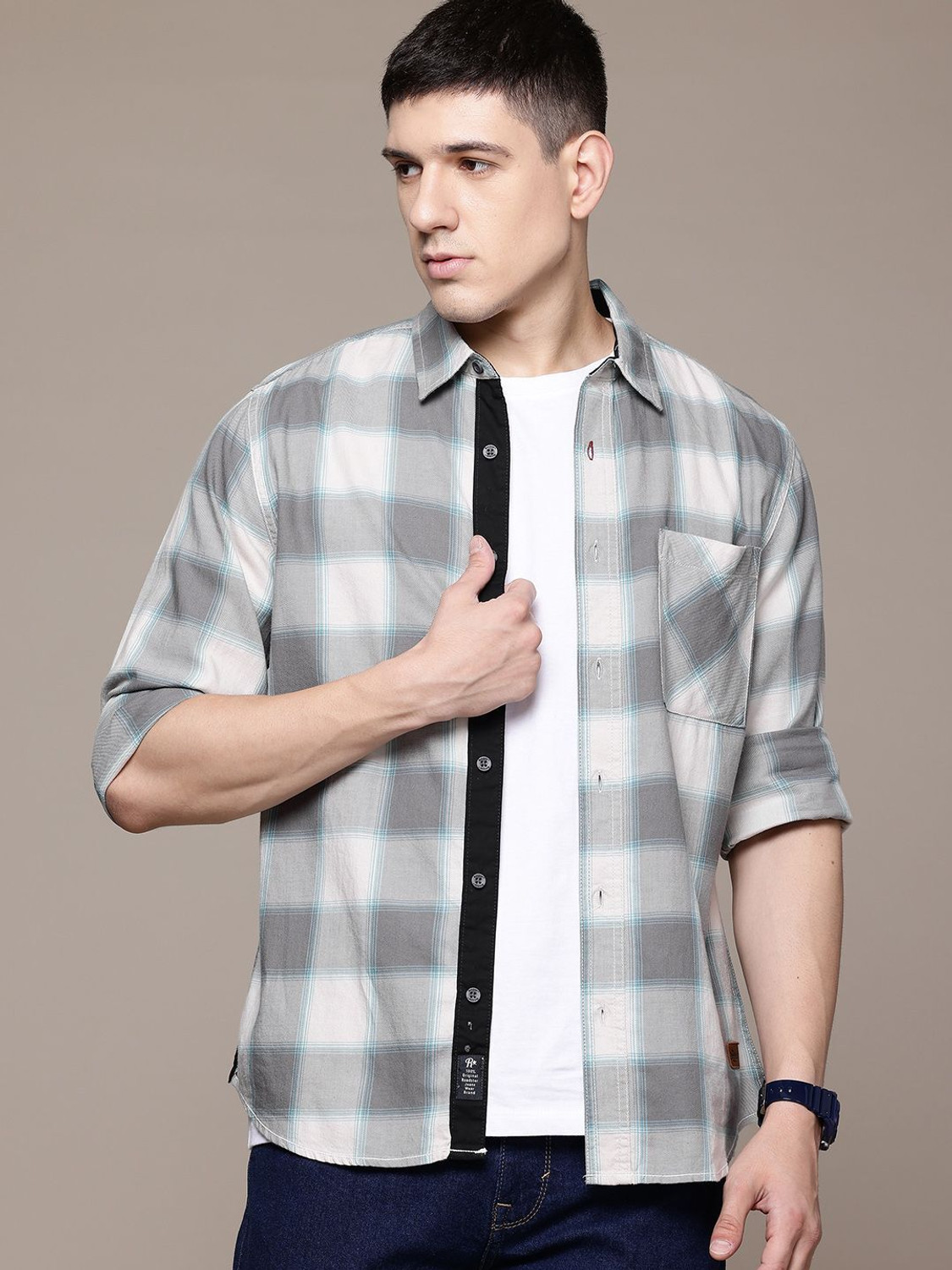 Roadster Men Relaxed Fit Checkered Casual Shirt - Image 1