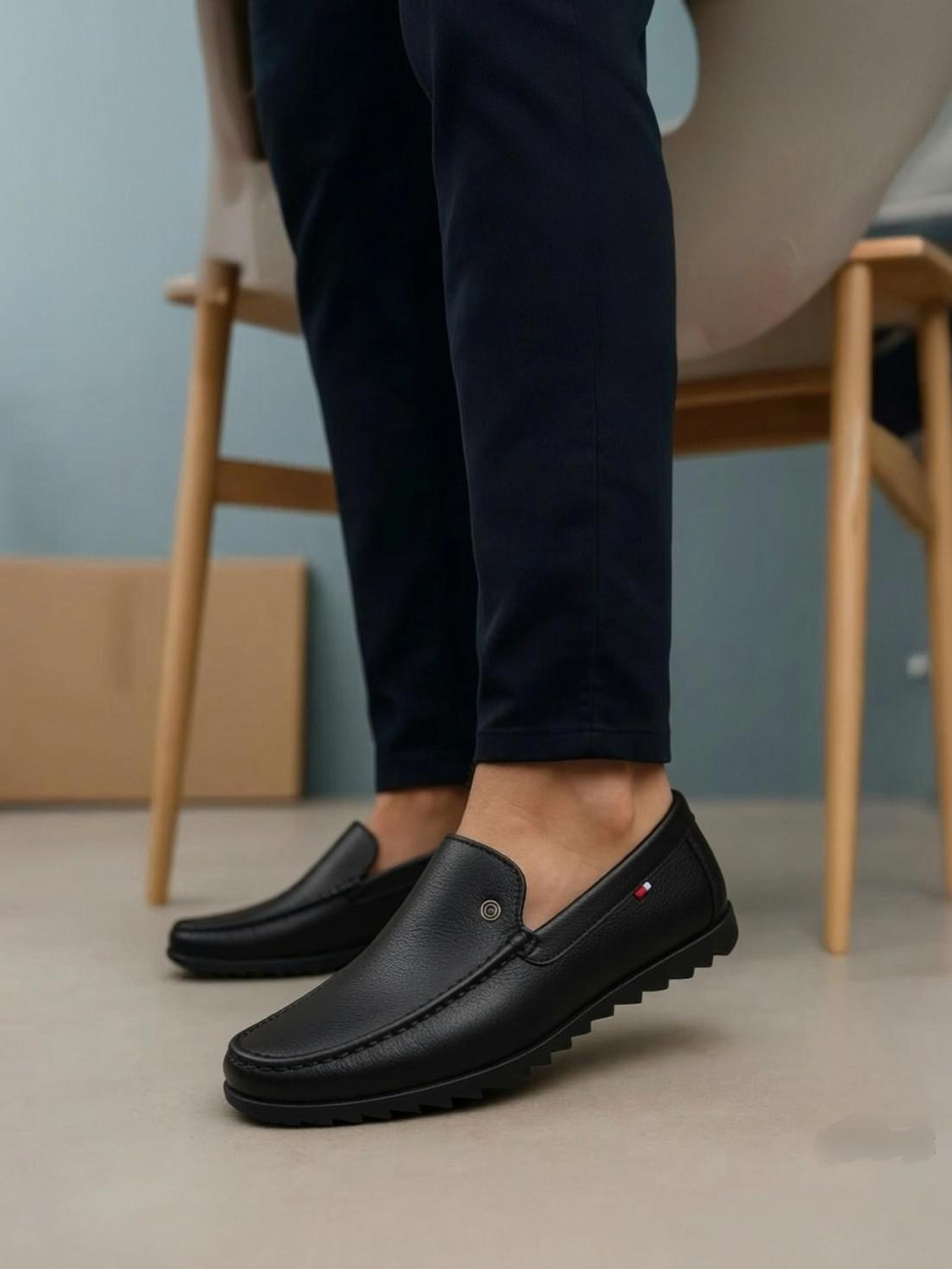 Stride Up Lightweight Stylish Casual Synthetic Leather Loafers For Men (Black , 9) - Image 1