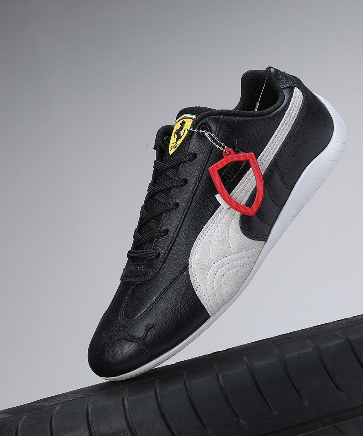 PUMA Ferrari Speedcat Sneakers (Black, UK 6.5) - Image 1