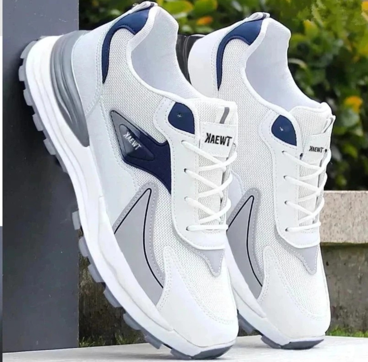 Reefox Sneakers for Men, White, Size 6 - Image 1