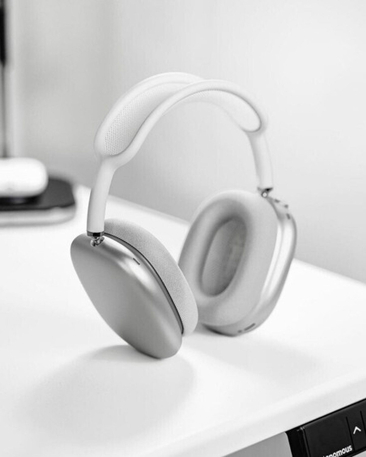 technest P9 Over Ear Wireless Headphones Multicolor - Image 1