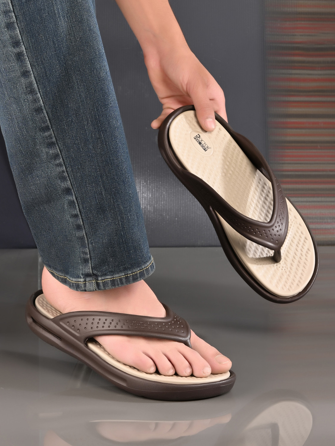 DOCTOR FEEL SOFT Men Orthopedic Slippers Brown (Size 10) - Image 1