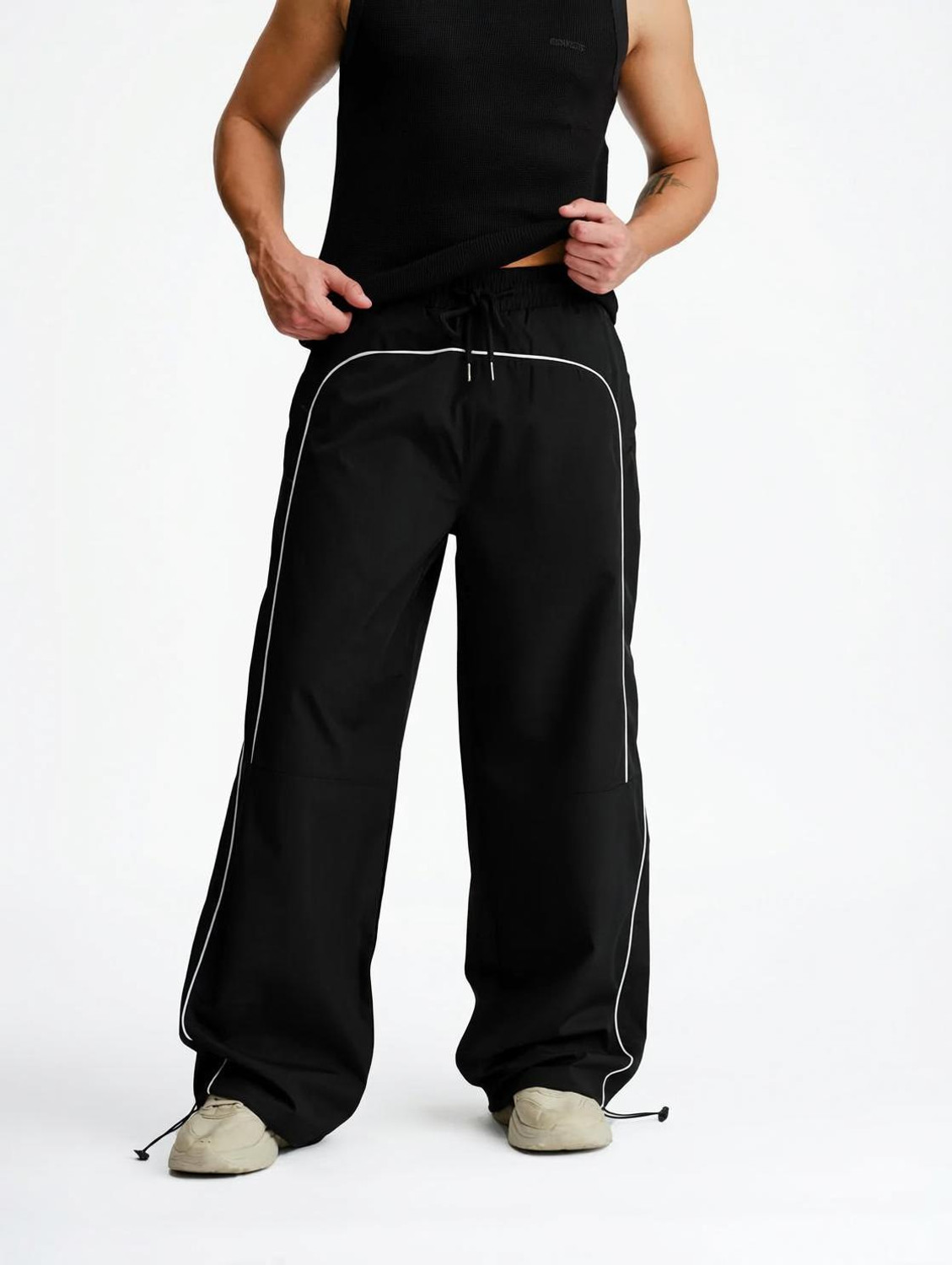 LEXREX Men Loose Fit Black Cotton Blend Trousers - Image 1