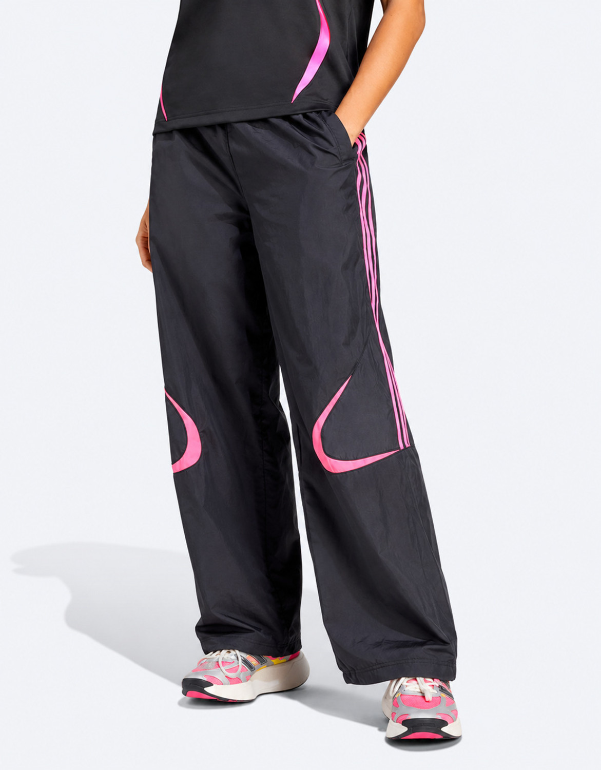 LEXREX Women Loose Fit Black Cotton Blend Trousers - Image 1
