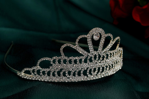 jewel crown 様 GEMSJEWEL Crown & Tiara Price in India - Buy GEMSJEWEL Crown