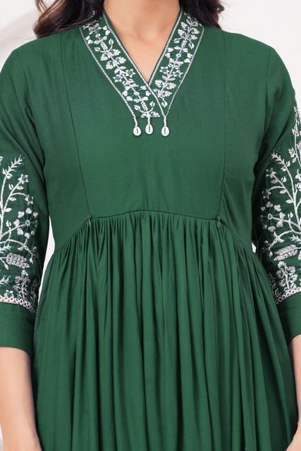 Vastragrah Embroidered Viscose Rayon Anarkali Kurta (Green) - Image 8