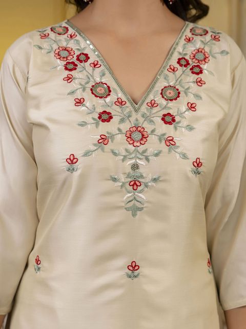 VredeVogel Women Silk Blend Kurta Pant Dupatta Set - Image 8