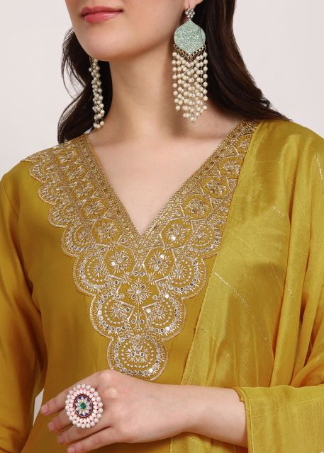 New Ethnic 4 You Women Pure Silk Kurti Pant Dupatta Set - Image 8