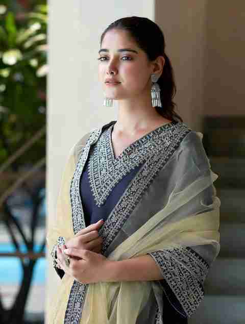 Skylee Women Silk Blend Kurta Pant Dupatta Set - Image 4