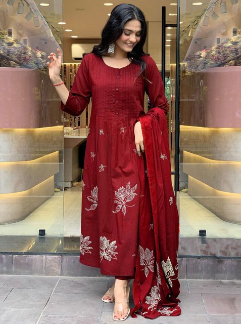 Divastri Women Viscose Rayon Kurta Pant Dupatta Set - Image 3