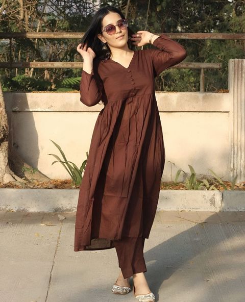 Hunaiza Women Cotton Rayon Kurta Pant Set - Image 4