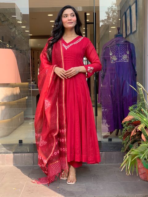 Gosriki Women Viscose Rayon Kurti Pant Dupatta Set - Image 5