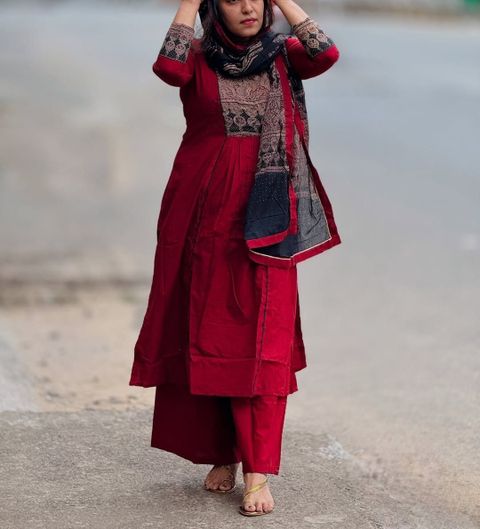 Gosriki Women Viscose Rayon Kurta Pant Dupatta Set - Image 4