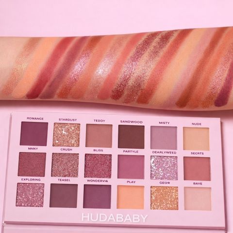 HUDA BABY 18-Color Eyeshadow Palette & 7 Pink Brushes, Nude Edition - Image 8