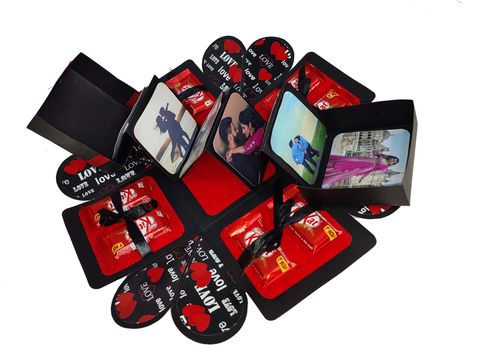 US IDEAL CRAFT Explosion Box Gift with 8 Kitkat Chocolates, Red/Black - Image 5