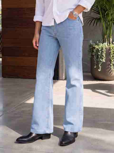 woomny Men Boot-Leg Mid Rise Light Blue Jeans - Image 5