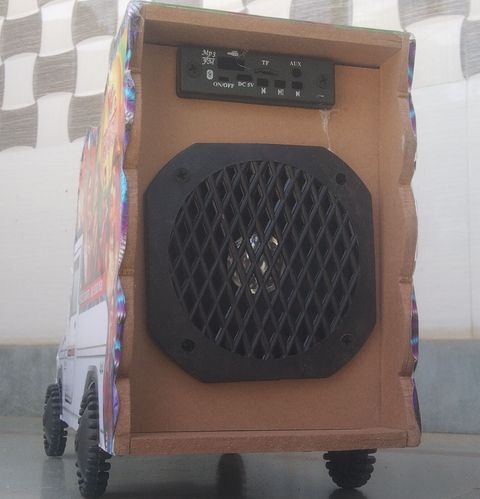 UNIQPAL Dynamic DJ Pickup Toy Car and Speaker - Image 7