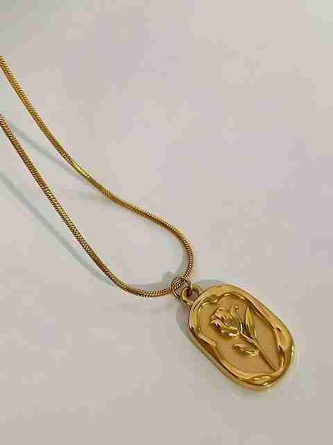 Alinora Jewels Anti Tarnish Oval Floral Gold Plated Pendant - Image 5