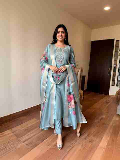 AESTHETIC ENTERPRISE Embroidered Kurta Set with Dupatta - Image 4