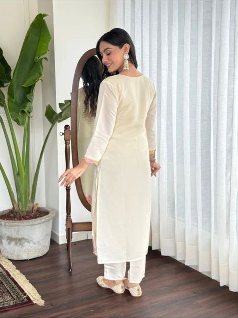 Strovonix Embroidered Kurta Set with Dupatta - Image 5