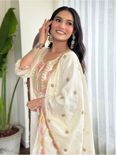 Strovonix Embroidered Kurta Set with Dupatta - Image 8