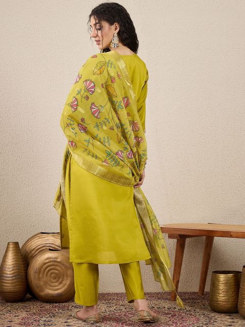 VredeVogel Embroidered Kurta Set with Dupatta - Image 6