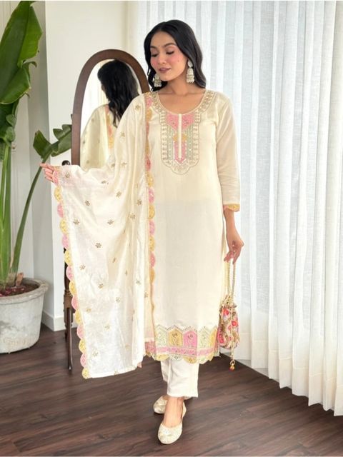 Strovonix Embroidered Kurta Set with Dupatta - Image 6