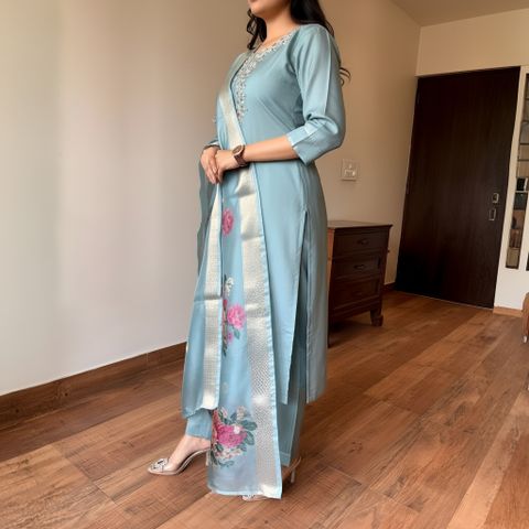 AESTHETIC ENTERPRISE Embroidered Kurta Set with Dupatta - Image 5