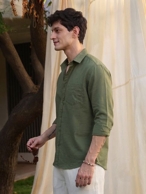 Roadster Men Regular Fit Solid Spread Collar Casual Shirt - Image 5