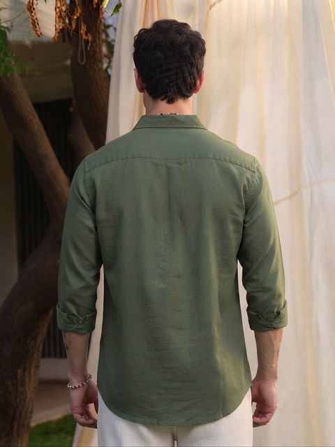 Roadster Men Regular Fit Solid Spread Collar Casual Shirt - Image 4
