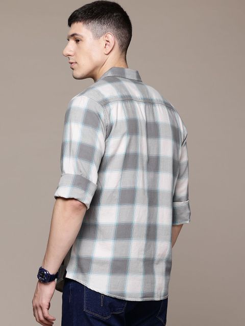 Roadster Men Relaxed Fit Checkered Casual Shirt - Image 6