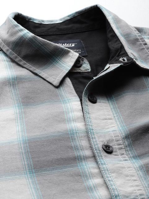 Roadster Men Relaxed Fit Checkered Casual Shirt - Image 4