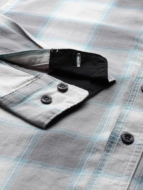 Roadster Men Relaxed Fit Checkered Casual Shirt - Image 5