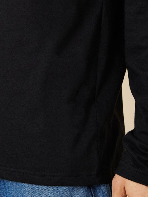 London Crew Men Solid Round Neck Pure Cotton Black T-Shirt - Image 7