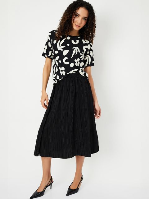 MAX Casual Regular Sleeves Printed Women Black Top - Image 8