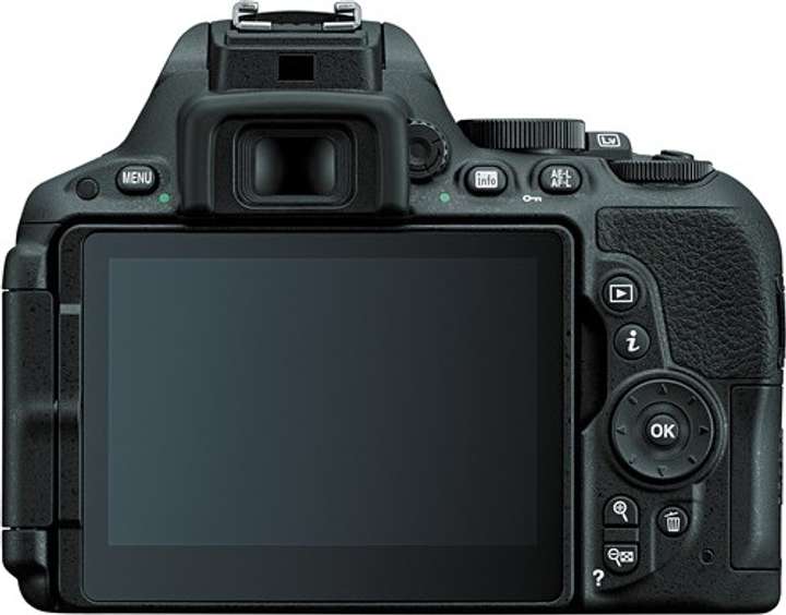 nikon-d5500-with-18-140-lens- 