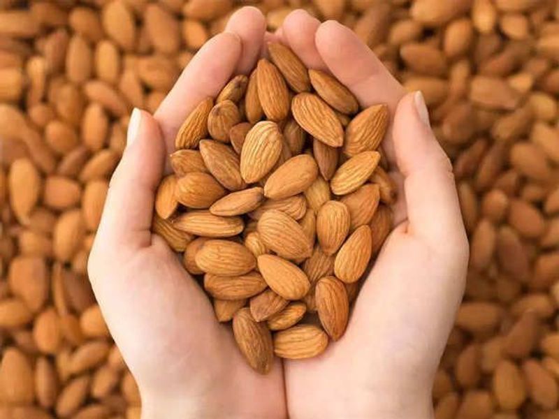 Granic Farms Premium California Almonds 1kg - Image 5