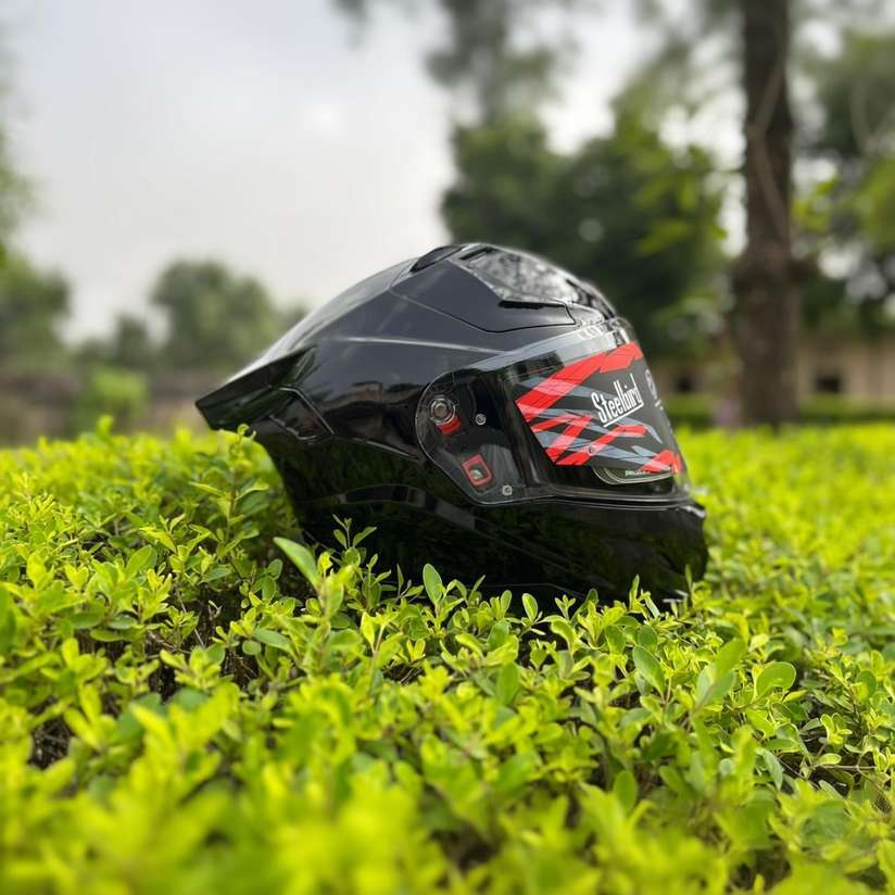 Shopsy Steelbird Air SBH-61 ISS SXE Full Face Helmet - Image 2
