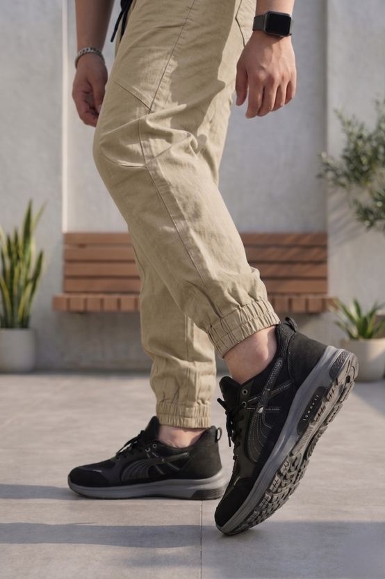 वेनरब Men Khaki Tapered Trousers - Image 4
