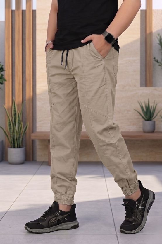 वेनरब Men Khaki Tapered Trousers - Image 1