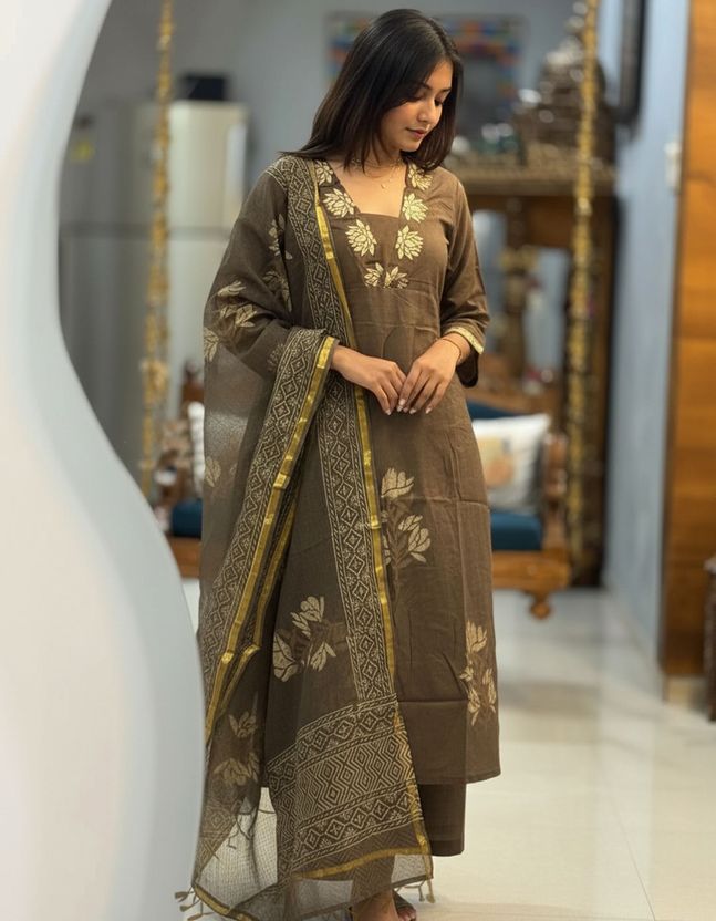 Divastri Women Viscose Rayon Kurti Palazzo Dupatta Set - Image 2