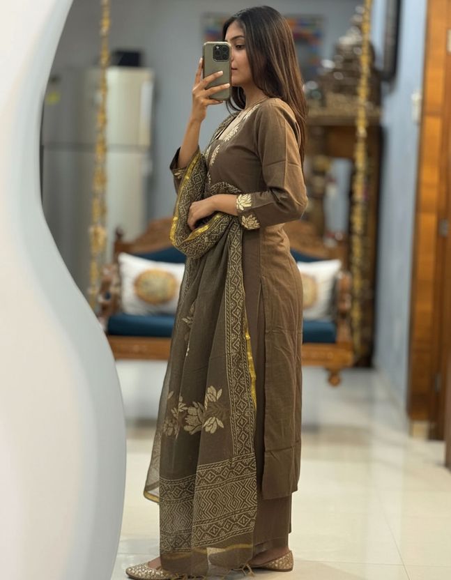 Divastri Women Viscose Rayon Kurti Palazzo Dupatta Set - Image 4